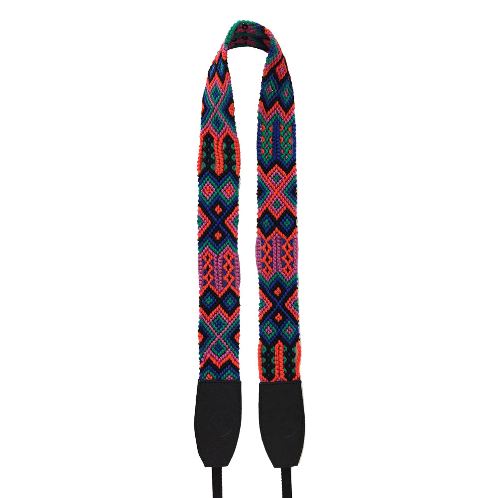 Correa para cámara ajustable color negro con cinta artesanal de Chiapas