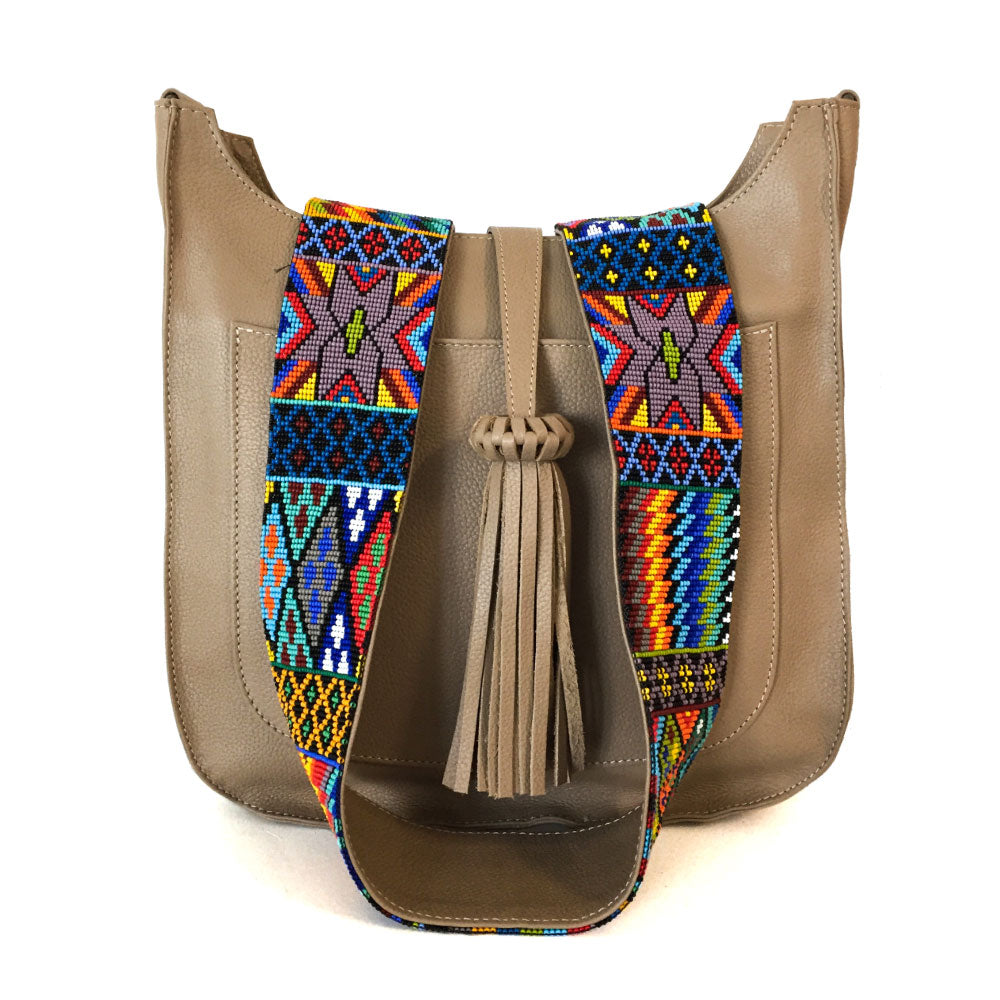 Bolsa para viaje de piel para mujer con cierre estilo bandolera con asa intercambiable de artesanía de chaquira color café claro