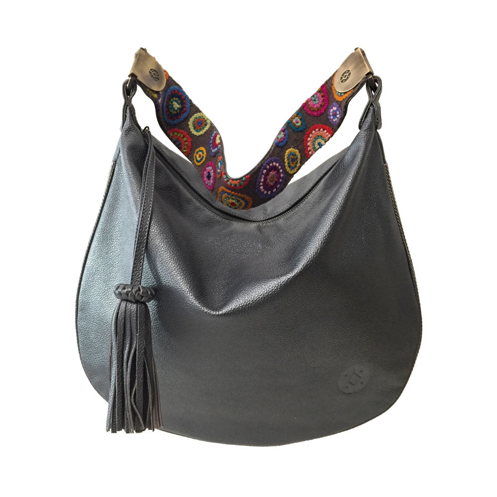 Bolsa de piel al hombro para mujer con cierre con asa de artesanía peruana color plateado metálico