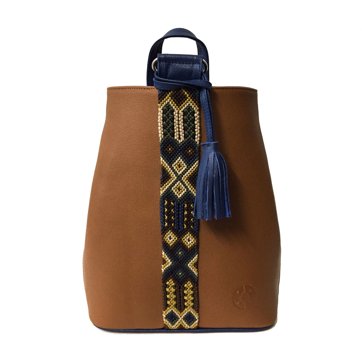 Mochila Backpack de piel para mujer color camello con cinta artesanal Chiapaneca