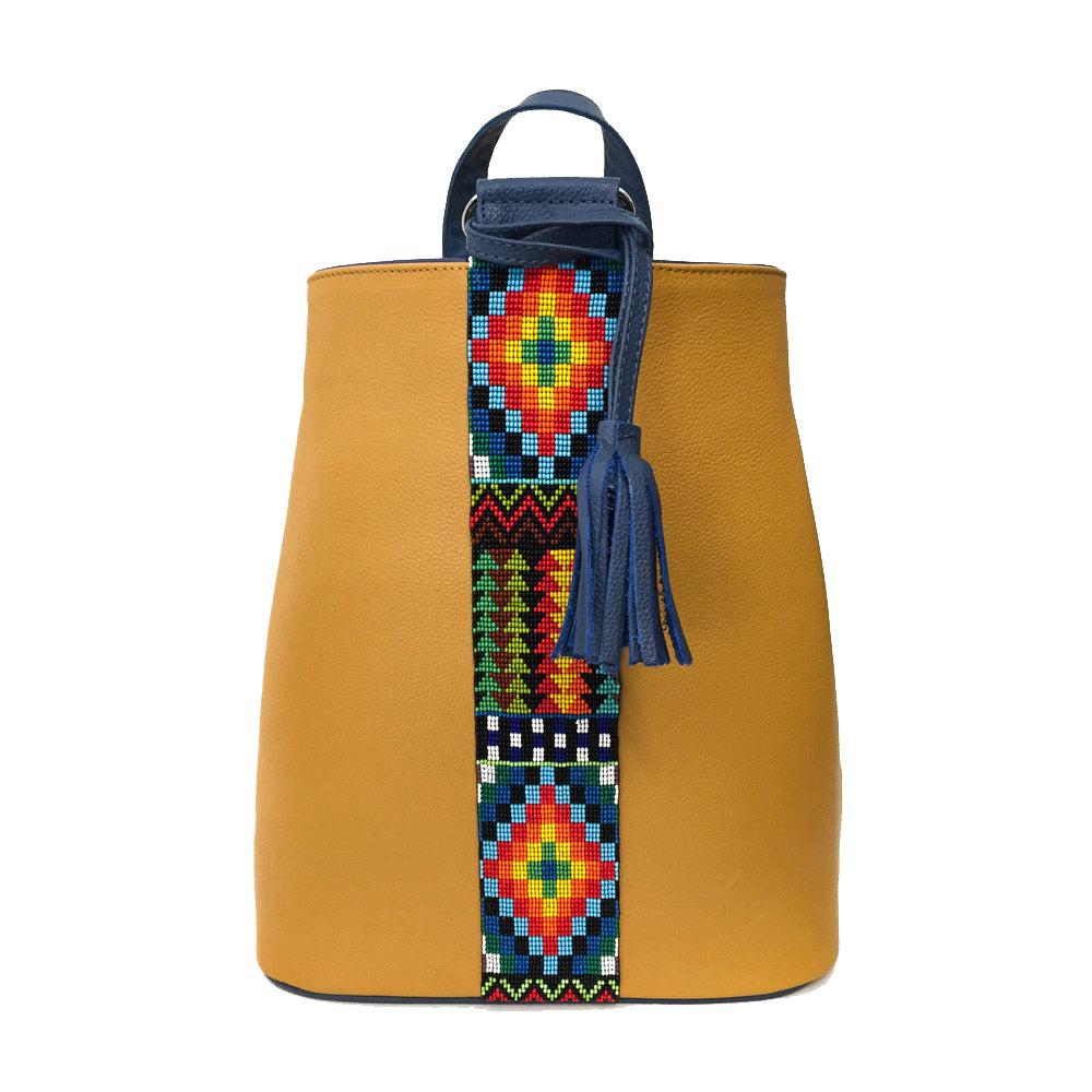Mochila Backpack de piel para mujer color amarillo con cinta artesanal de chaquira
