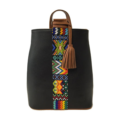 Mochila Backpack de piel para mujer color negro con cinta artesanal de chaquira