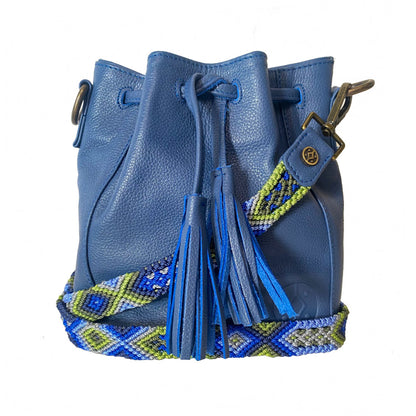 Bolsa de piel pequeña tipo morral para mujer con asa intercambiable de artesanía chiapaneca color azul