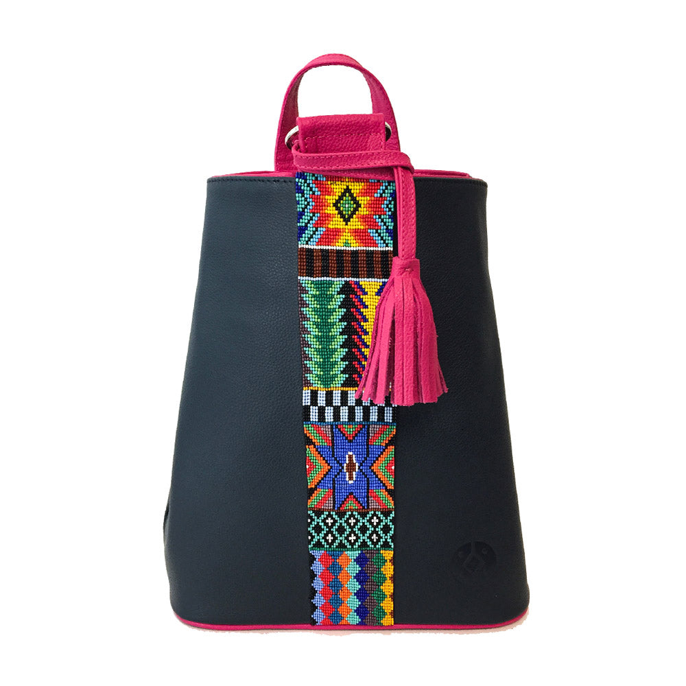 Mochila Backpack de piel para mujer color azul marino con cinta artesanal de chaquira
