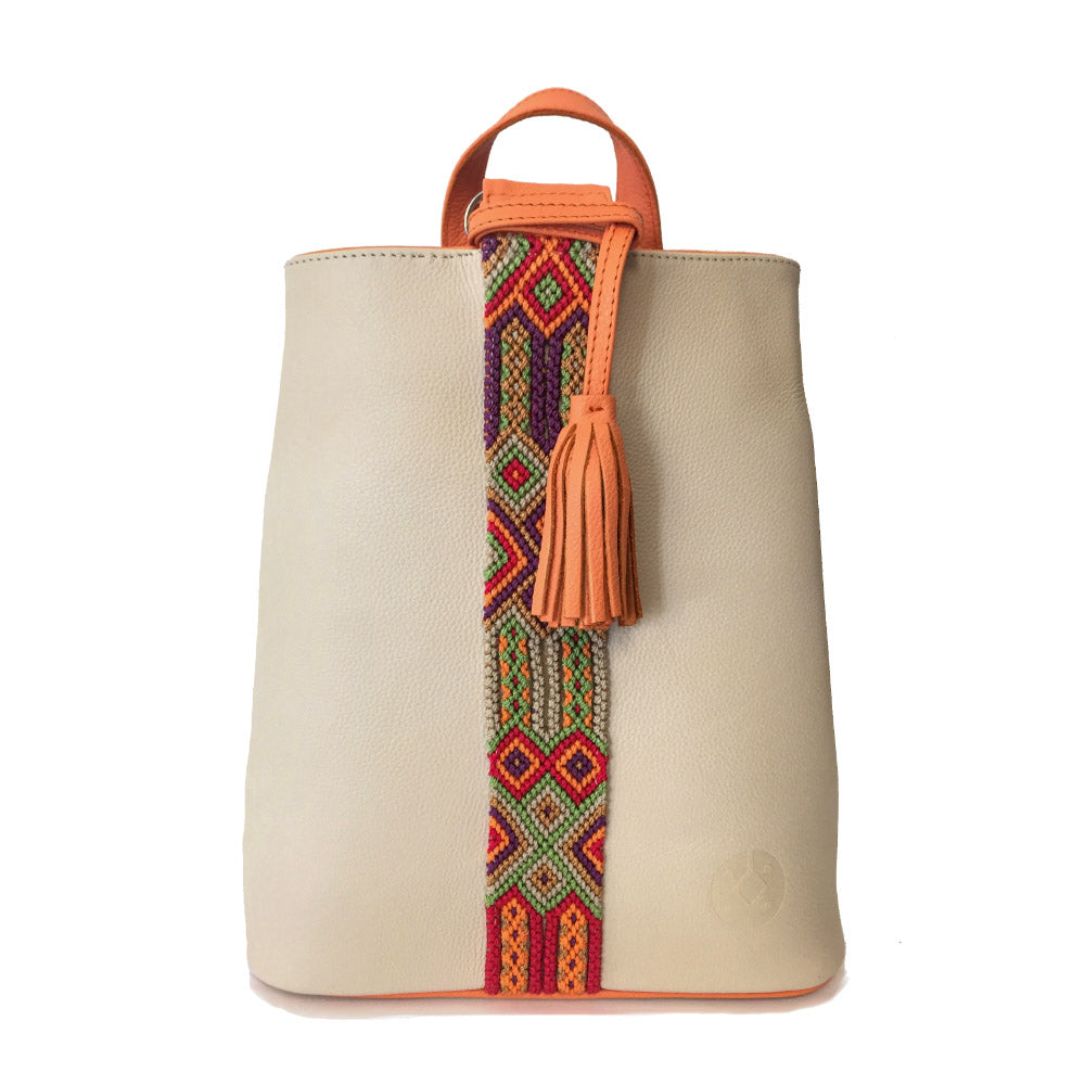 Mochila Backpack de piel para mujer color crudo con cinta artesanal Chiapaneca