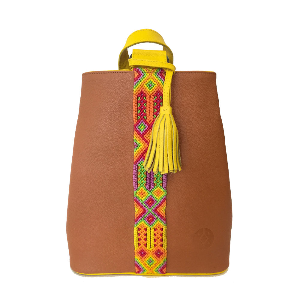 Mochila Backpack de piel para mujer color naranja oscuro con cinta artesanal Chiapaneca