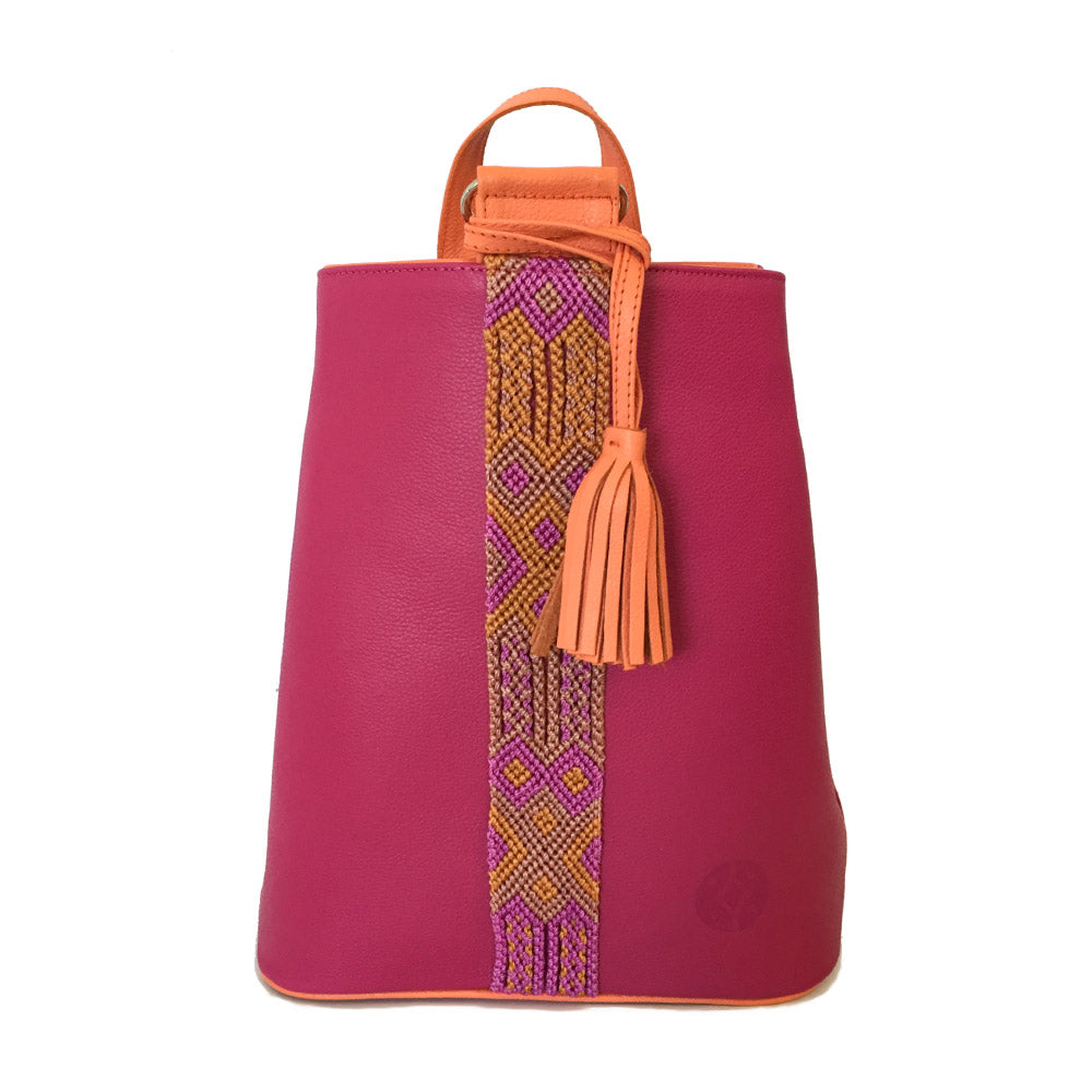 Mochila Backpack de piel para mujer color fiusha con cinta artesanal Chiapaneca