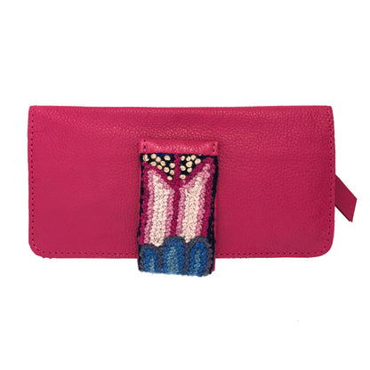 Cartera de piel para dama color rosa mexicano con cierre y látigo de imán con cinta artesanal de Chiapas
