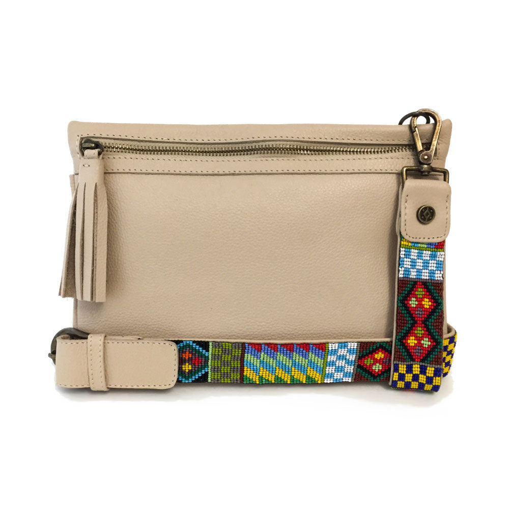 Bolsa Clutch para mujer de asa larga intercambiable artesanal de chaquira color crudo
